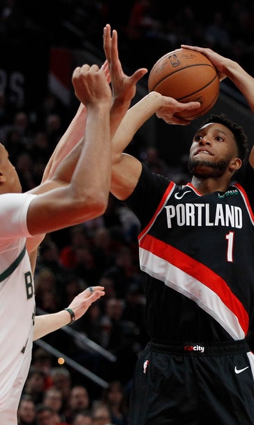 McCollum scores 40 as Trail Blazers beat Bucks 118-103